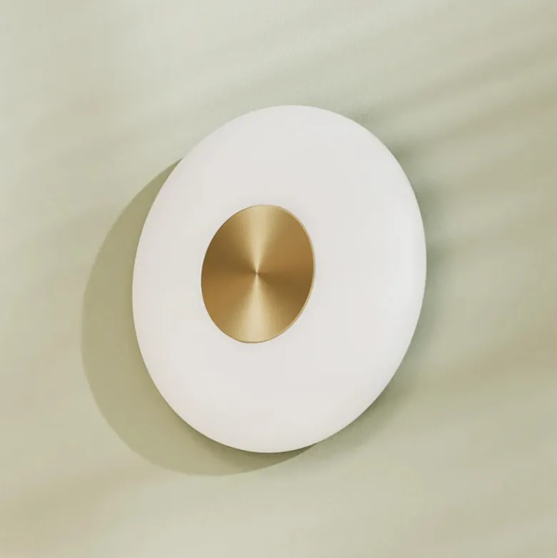 Glint 25 vägglampa mässing/opalglas