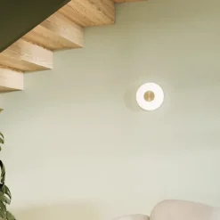 Glint 25 vägglampa mässing/opalglas