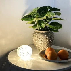 Globus 13 cm bordslampa vit prickig