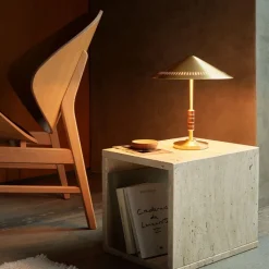 Governor 250 bordslampa mässing/valnöt