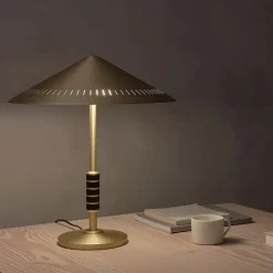 Governor 250 bordslampa mässing/valnöt