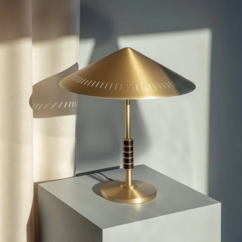 Governor 405 bordslampa mässing/valnöt