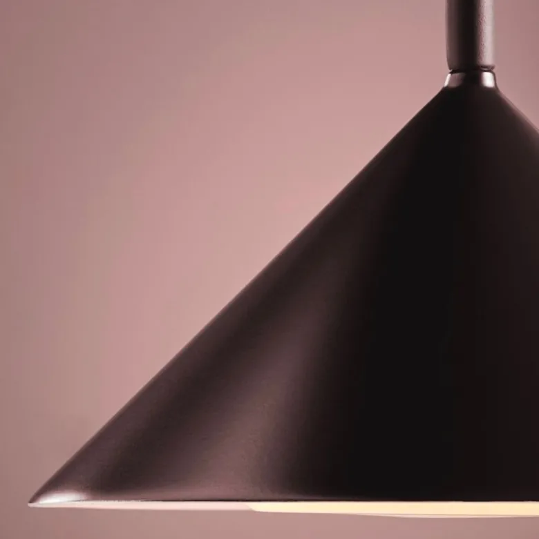 Grasp H47 portabel bordslampa matt beetroot