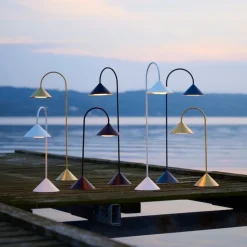 Grasp H47 portabel bordslampa matt beetroot
