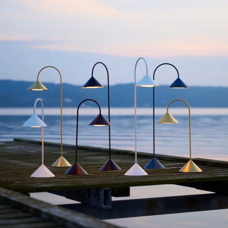 Grasp H47 portabel bordslampa matt beetroot