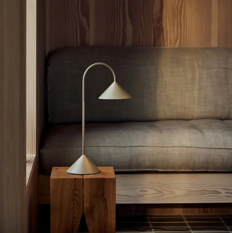 Grasp H47 portabel bordslampa sand grey