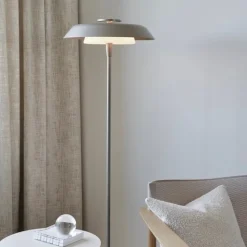 Horisont golvlampa metallic champagne
