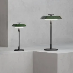 Horisont H365 bordslampa mattsvart/blank skogsgrön