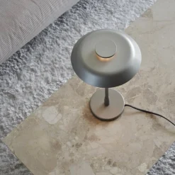 Horisont H365 bordslampa metallic champagne