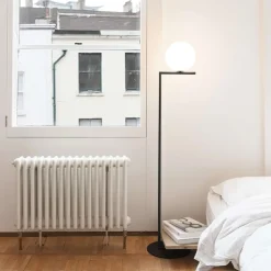 IC Lights F2 golvlampa matt svart