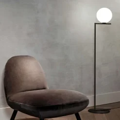 IC Lights F2 golvlampa matt svart