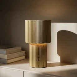 Iluma portabel bordslampa guld