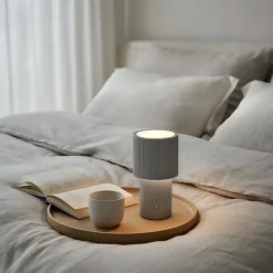 Iluma portabel bordslampa silver