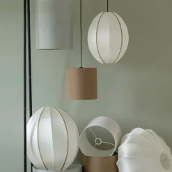 Indochina Oval L lampskärm offwhite whit amber ribbon