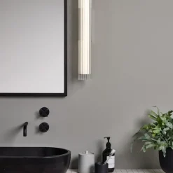 Io 665 vägglampa IP44 matt svart