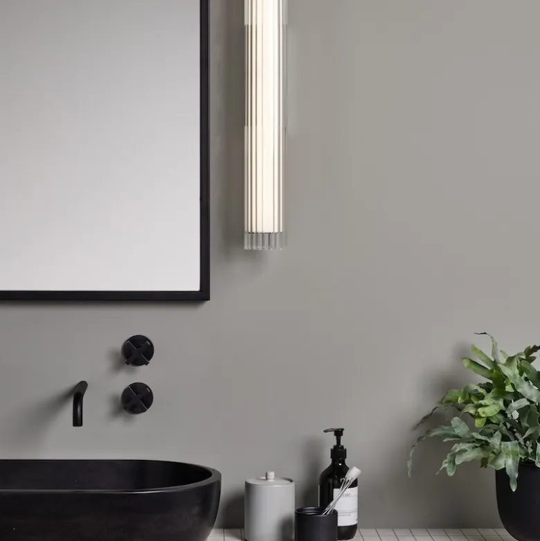 Io 665 vägglampa IP44 polerad krom