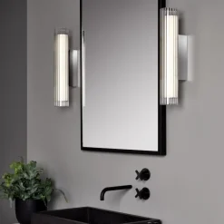 Io 420 vägglampa IP44 polerad krom