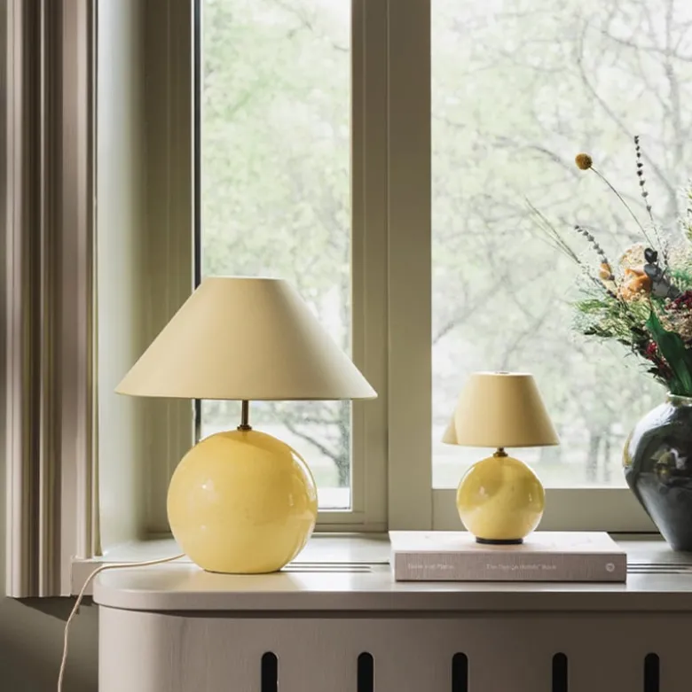Iris 35 Bordslampa Butter yellow
