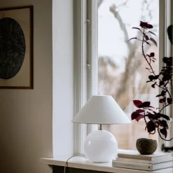 Iris 35 bordslampa vit