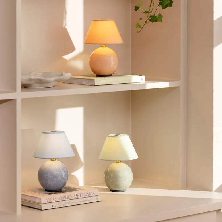 Iris 16 portabel bordslampa duvblå