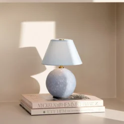 Iris 16 portabel bordslampa duvblå