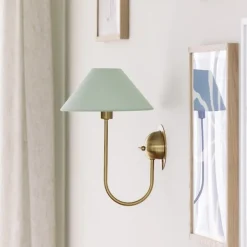 Iris vägglampa grön/borstad mässing