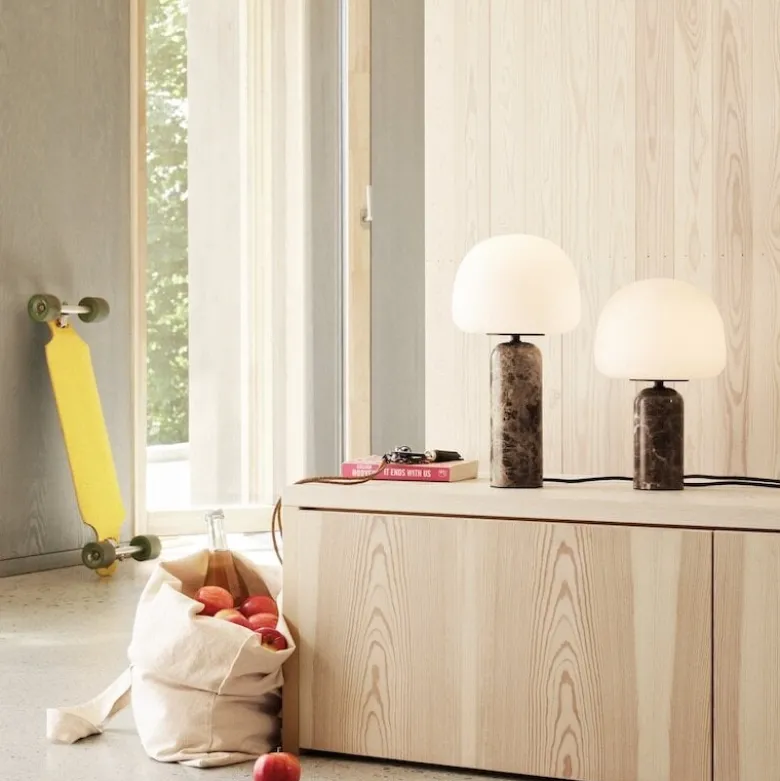 Kin H33 bordslampa brun marmor