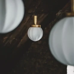 Klyfta Ø300 taklampa råmässing/matt opalglas
