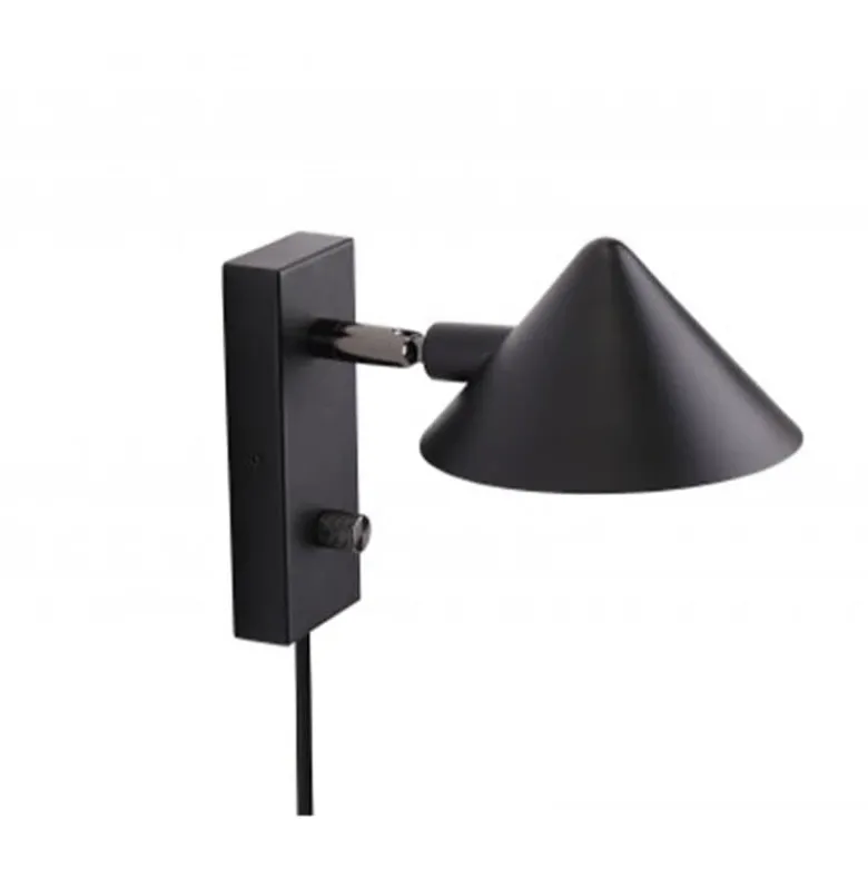 Kuro read vägglampa svart
