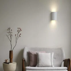 Kymi 220 vägglampa matt vit