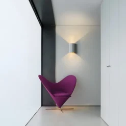 Kymi 220 vägglampa matt vit