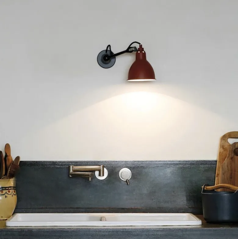 Lampe Gras N°304 CA vägglampa round svart/röd