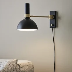 Larry vägglampa svart/borstad mässing