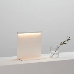 LBM bordslampa cream white