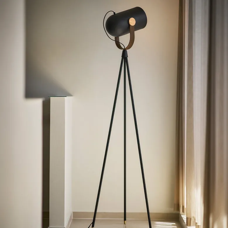 Le Klint 362 Carronade II golvlampa svart/rökt ek/mässing
