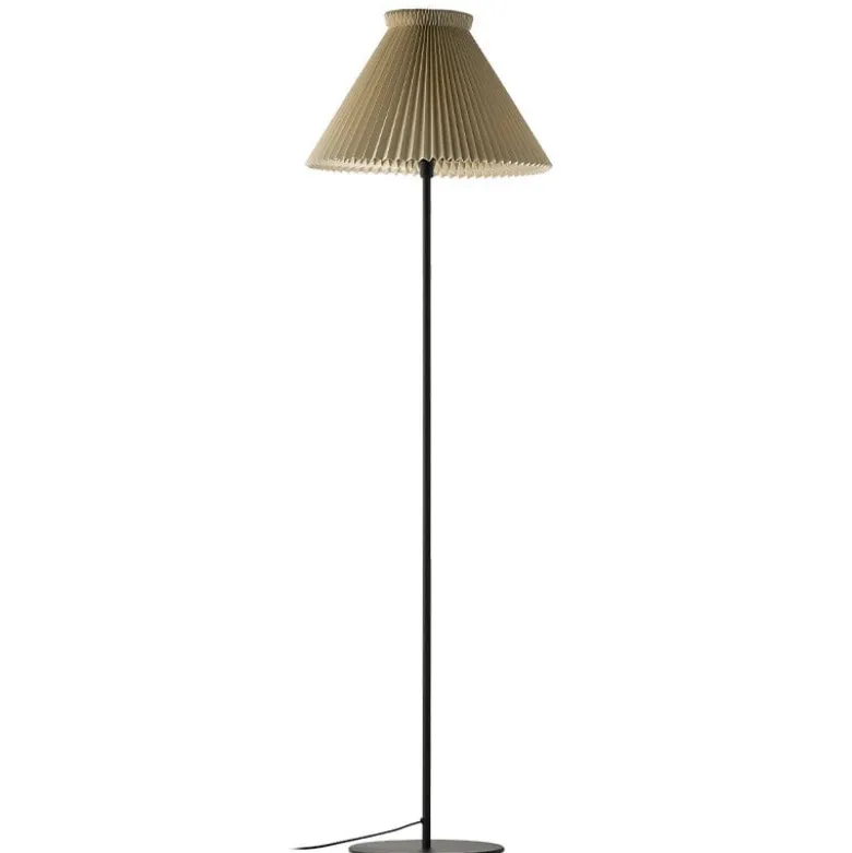 Le Klint 334H golvlampa svart/buttermilk