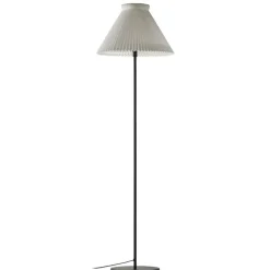 Le Klint 334H golvlampa svart/standard