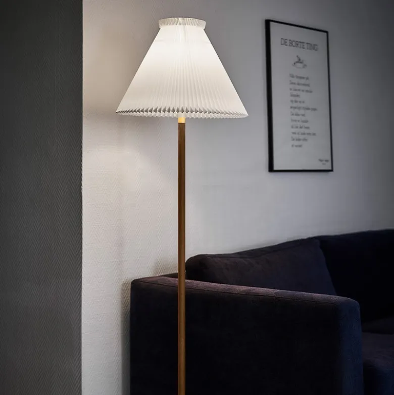 Le Klint 328 LK 80 Golvlampa rökt ek