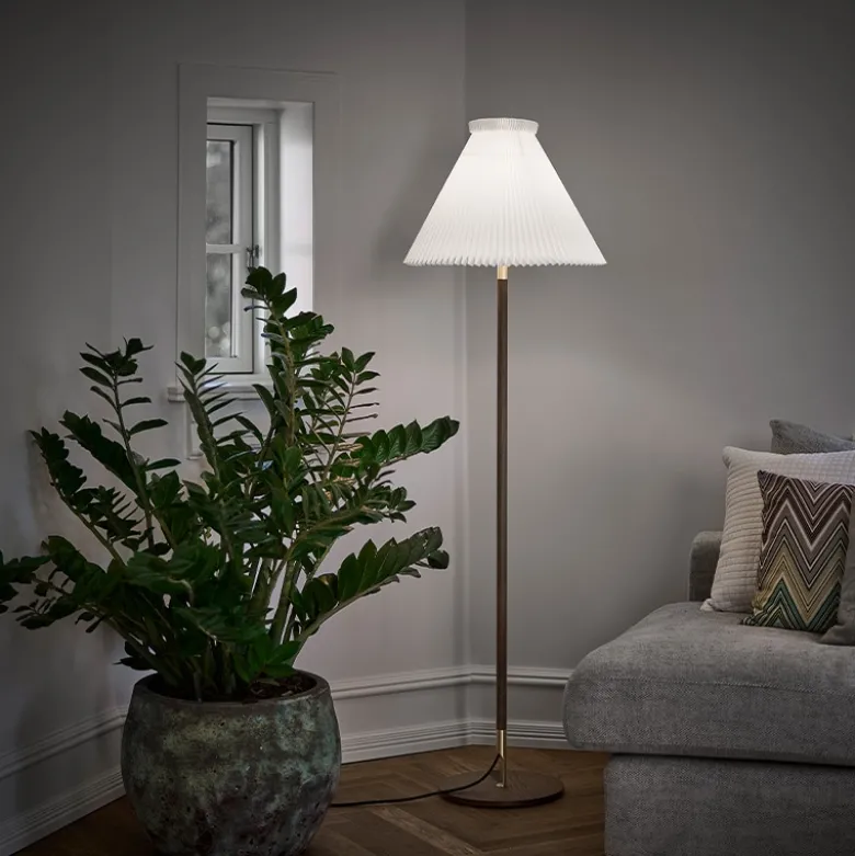 Le Klint 328 LK 80 Golvlampa rökt ek