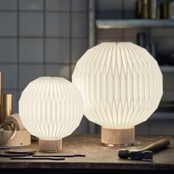 Le klint 375 medium bordslampa papperskärm/ljus ek