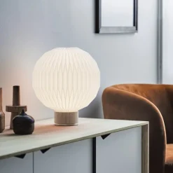 Le Klint 375 medium bordslampa plastskärm/ljus ek