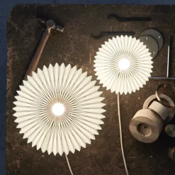 Le Klint 375 medium bordslampa plastskärm/ljus ek