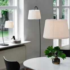 Le Klint 320 snowdrop bordslampa