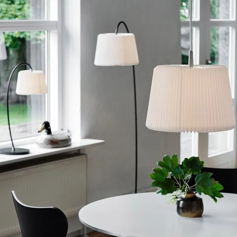 Le Klint 320 snowdrop golvlampa