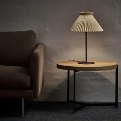 Le Klint 334T bordslampa svart/buttermilk