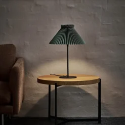Le Klint 334T bordslampa svart/moss green