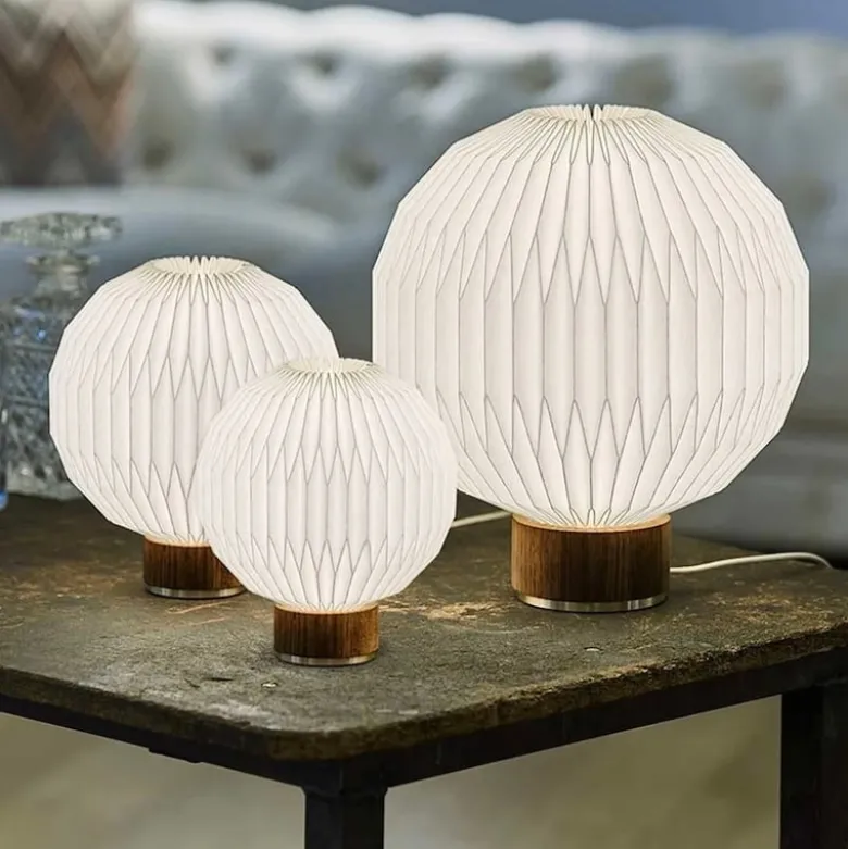 Le Klint 375 XS bordslampa papperskärm/rökt ek