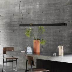 Linear 169,2cm taklampa svart