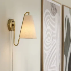 Lou vägglampa Bouclé vit/borstad mässing