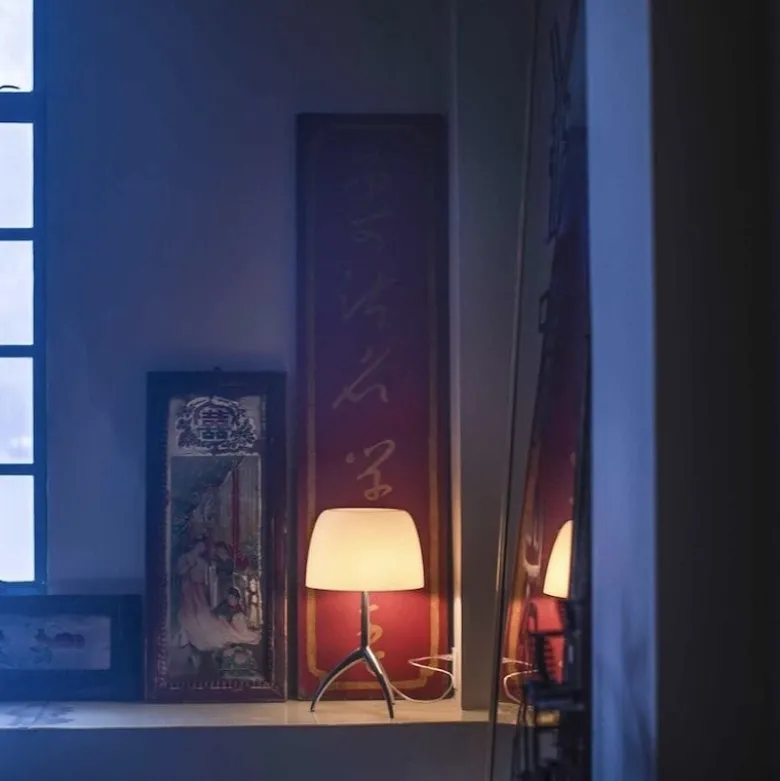Lumiere piccola bordslampa med dimmer svart krom/varmvit